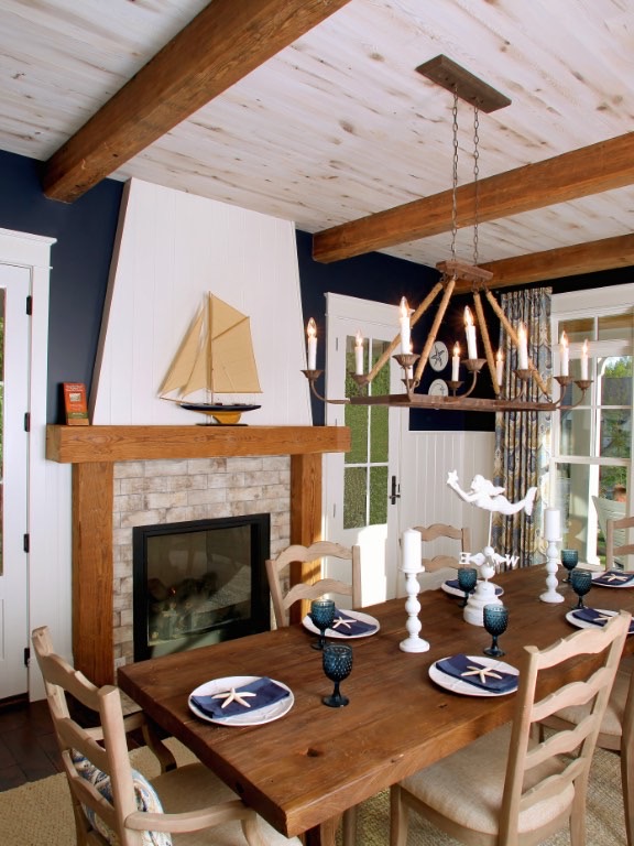 Ceiling using old wood skin